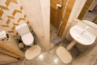 Гостевой дом Фламинго Голубицкая Трехместный номер с балконом-6